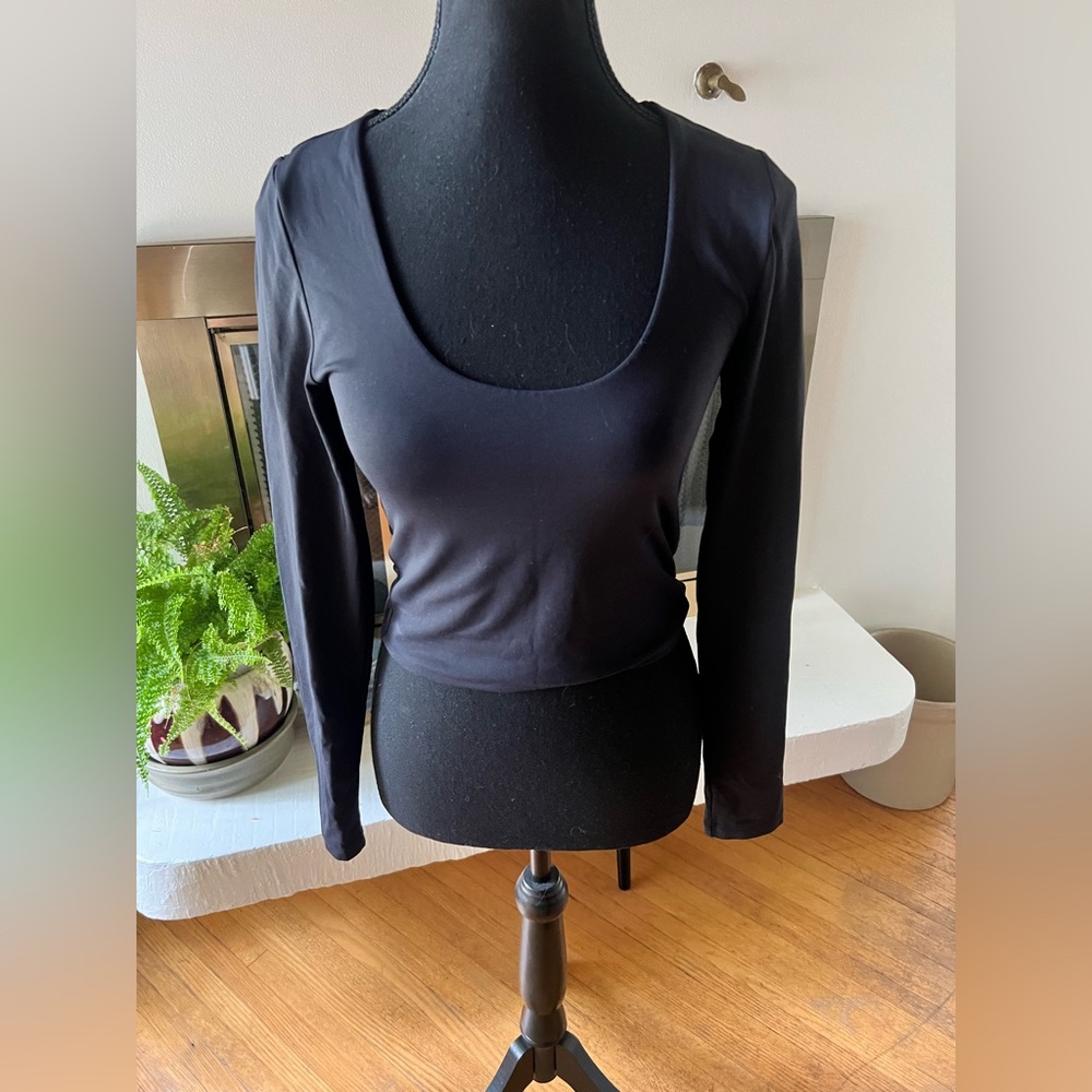 Babaton Black Long Sleeve Contour Cropped Top